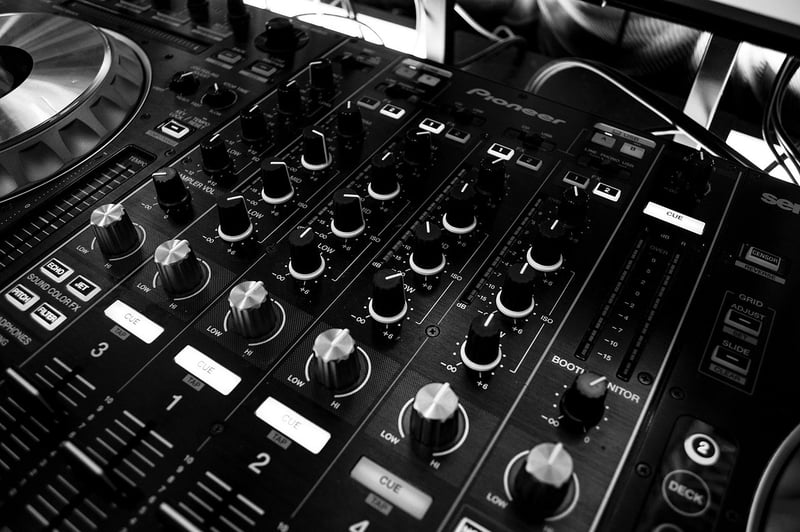 DJs